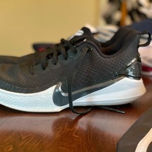 Mens Nike Zoom running sneakers